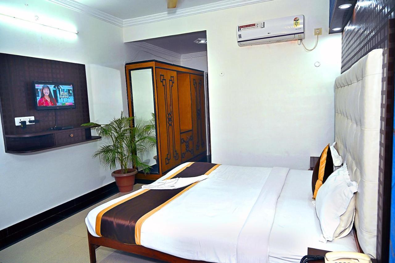 Hotel Rajhans International Bhāgalpur Buitenkant foto
