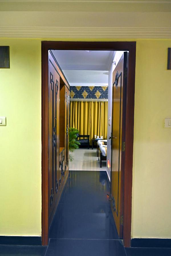 Hotel Rajhans International Bhāgalpur Buitenkant foto