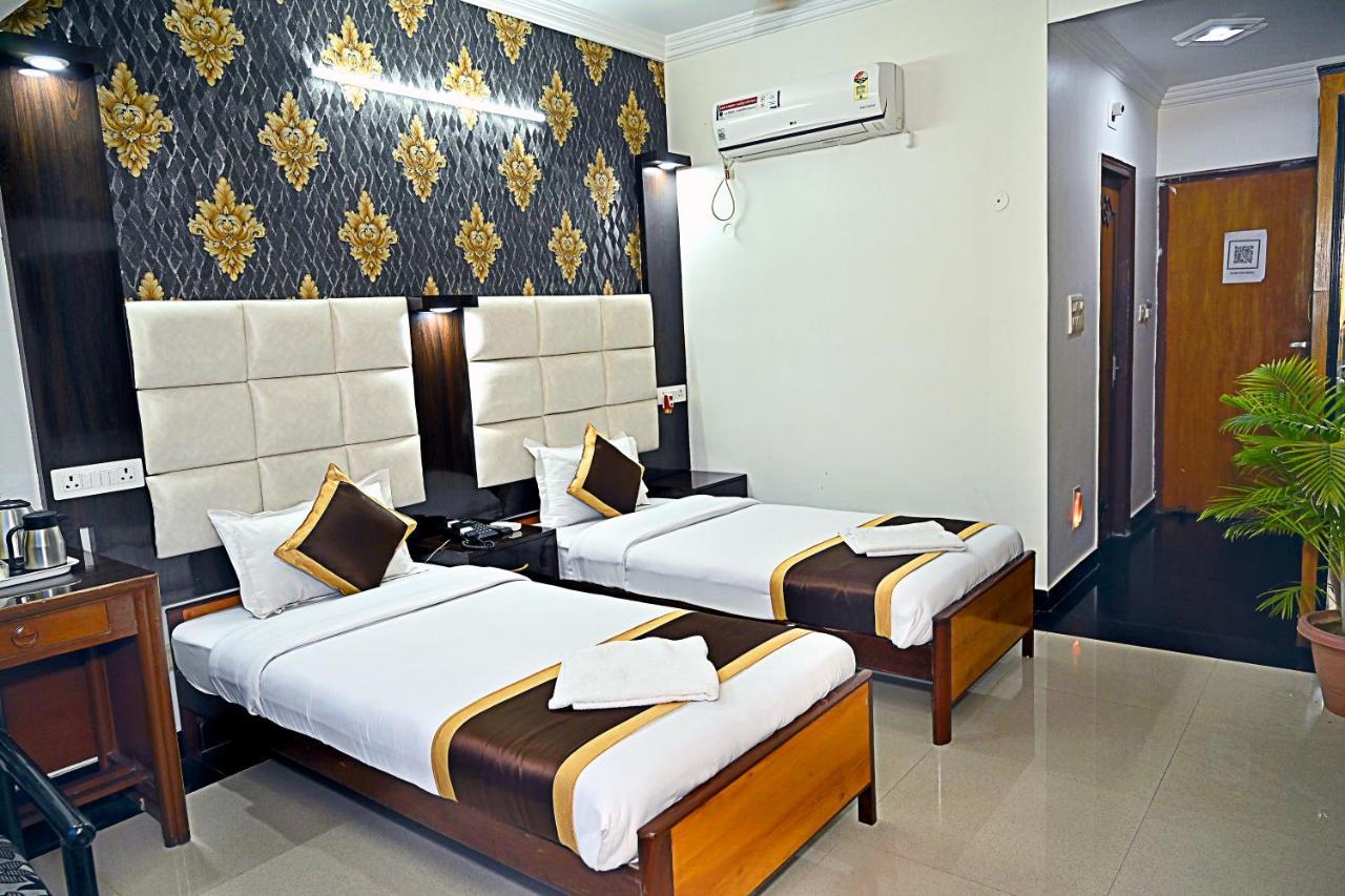 Hotel Rajhans International Bhāgalpur Buitenkant foto