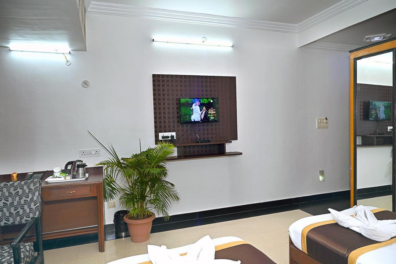 Hotel Rajhans International Bhāgalpur Buitenkant foto