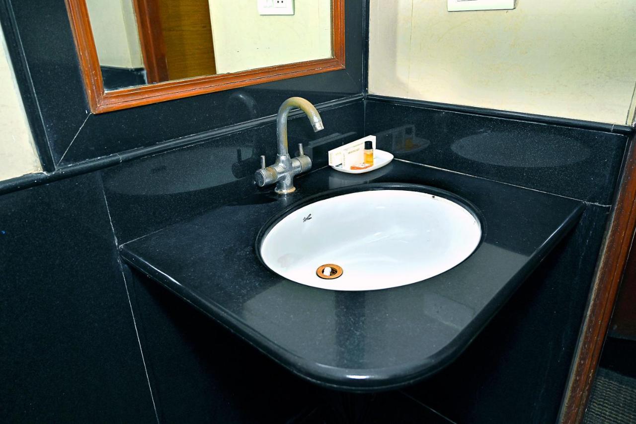 Hotel Rajhans International Bhāgalpur Buitenkant foto