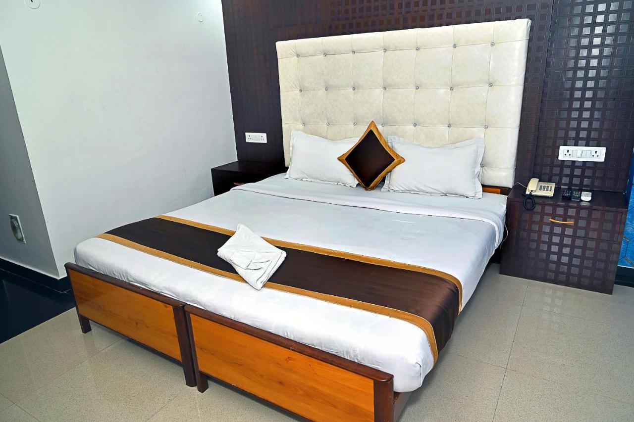 Hotel Rajhans International Bhāgalpur Buitenkant foto