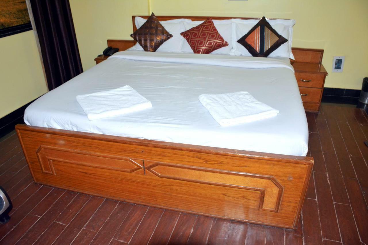 Hotel Rajhans International Bhāgalpur Buitenkant foto