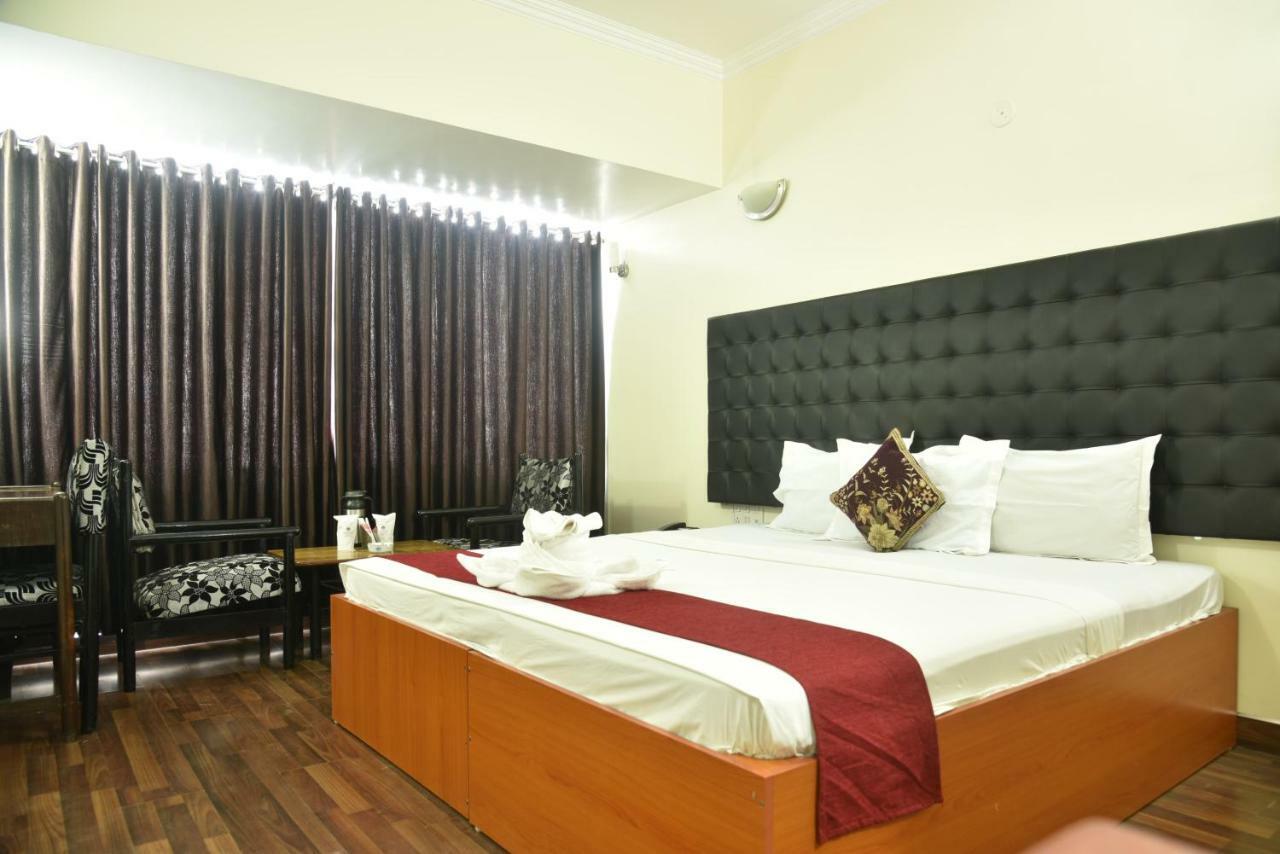 Hotel Rajhans International Bhāgalpur Buitenkant foto