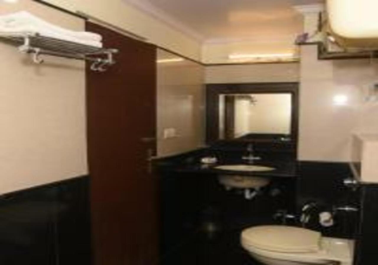 Hotel Rajhans International Bhāgalpur Buitenkant foto